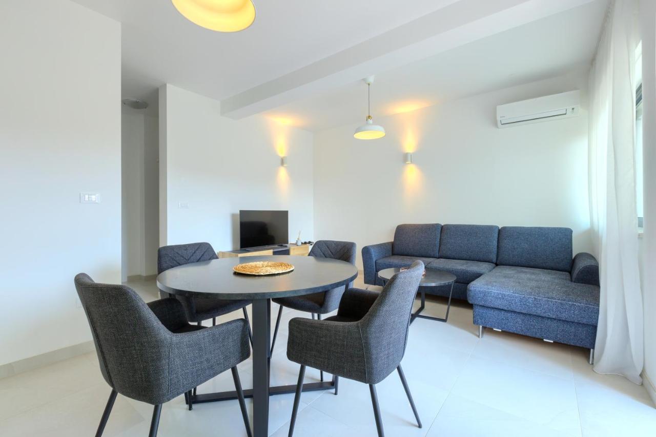 Apartments La Scogliera Ровінь Екстер'єр фото