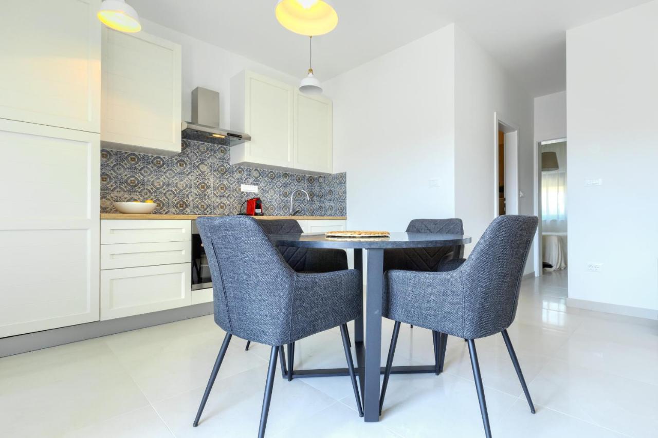 Apartments La Scogliera Ровінь Екстер'єр фото